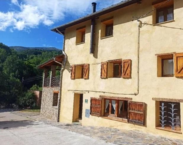 Bed and Breakfast Cal Calau Planoles Exterior foto